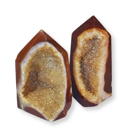 Karneol obeliszk geódás