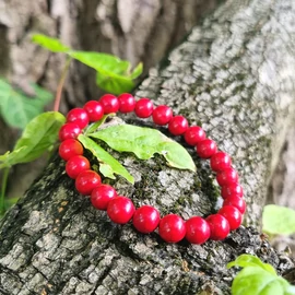 Magnezit piros karkötő 8 mm, színkezelt