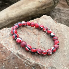 Hematit piros sávos karkötő, színkezelt Hematit piros sávos karkötő, színkezelt