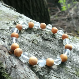 Szantálfa - hegyikristály karkötő Szantálfa - hegyikristály karkötő