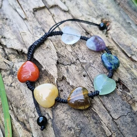 Csakra karkötő - szív formájú kristályokból - fekete