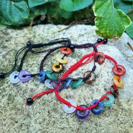 Csakra karkötő - fánk (donut) formájú kristályokból