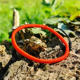 Áldott tibeti szerencsehozó karkötő - Piros - Fekete Áldott tibeti szerencsehozó karkötő - Piros - Fekete