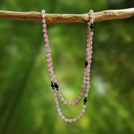 Rózsakvarc - szodalit 6 mm gyöngysor 