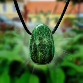 Fuchit medálos nyaklánc