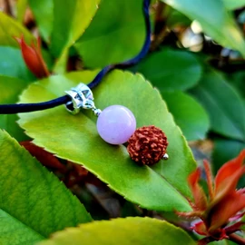 Rudraksha - Levendula Jáde medálos nyaklánc Rudraksha - Levendula Jáde medálos nyaklánc