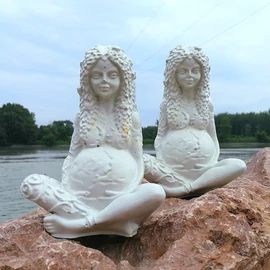 Avatott Szent Földanya szobor - Piszkos fehér - Nagy