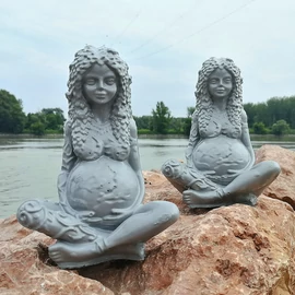 Avatott Szent Földanya szobor - Ezüstszürke - Nagy