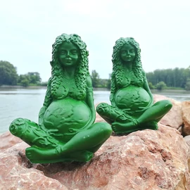 Avatott Szent Földanya szobor - Páfrányzöld - Nagy