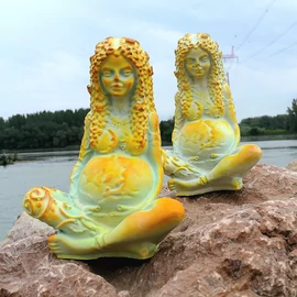 Avatott Szent Földanya szobor – Sárga-zöld márványos - Nagy