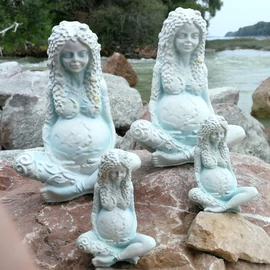 Avatott Szent Földanya szobor - Világoskék márványos