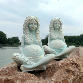 Avatott Szent Földanya szobor - Világoskék márványos - Nagy