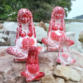 Avatott Szent Földanya szobor - Piros márványos