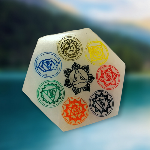 Szelenit hexagon - 7 csakra szimbólummal / színes
