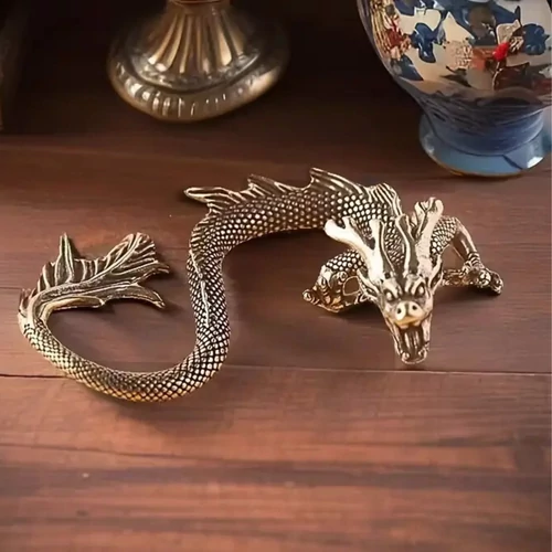 Keleti bölcsesség sárkány szobor